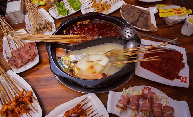 成都吃美食喝美酒回国后却集体破防！PG电子麻将胡了大量乌克兰游客涌入(图5)